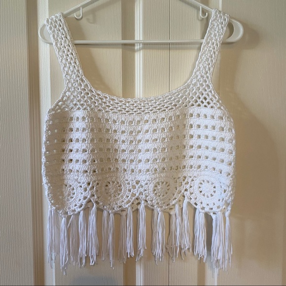 3/$25.00 🛍 
White Cropped Knitted Top with Fringes - Picture 3 of 3
